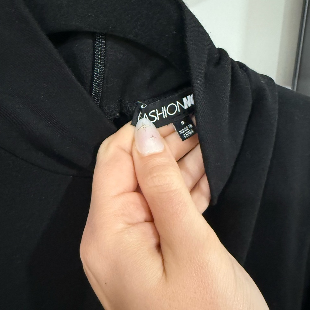 Elegant Black Long-Sleeve Dress with Embellishments - Picture 7 of 7
